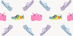 Read more about the article How Crocs Became the Unofficial Shoe of the Pandemic