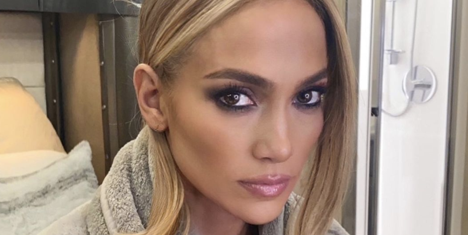 You are currently viewing J.Lo Just Tried Out an Ultra-Nostalgic ’90s Hairstyle on Instagram