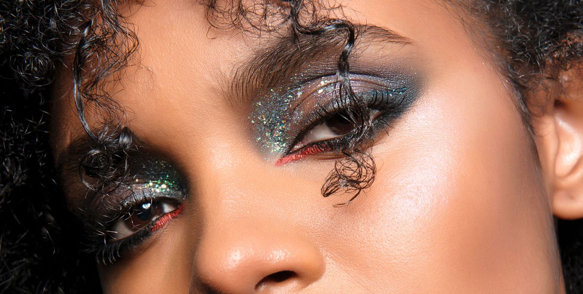 You are currently viewing 17 Holiday Eyeshadow Palettes to Keep the Season Merry and