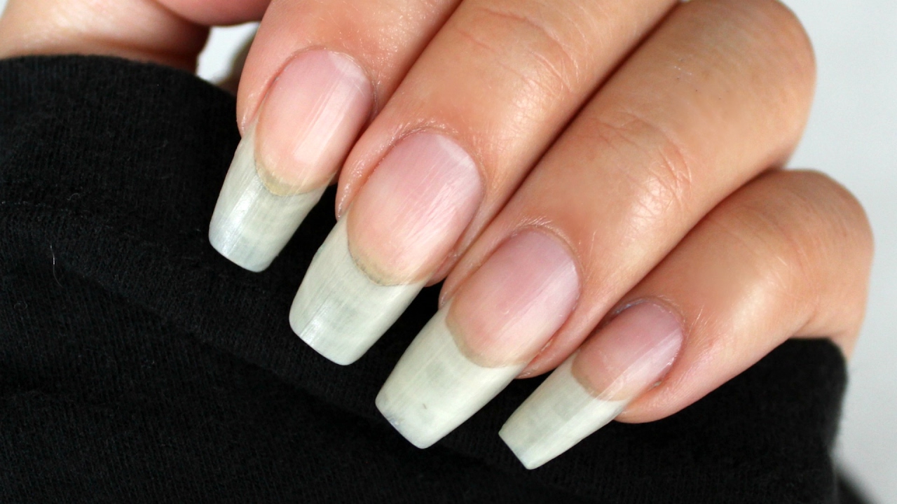 You are currently viewing How to grow LONG & STRONG nails (long nail care