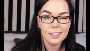 Read more about the article ►Makeup Tips and Tricks for Glasses!►Sponsored by Glassesusa