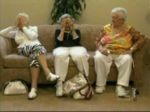 You are currently viewing CHELSEA HANDLER :: Fashion Advice From 3 Senior Citizens