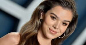 Read more about the article Hailee Steinfeld’s Deep French Manicure Is as Classic as It
