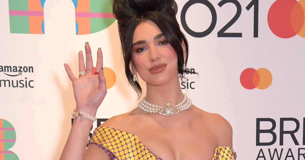 You are currently viewing Très Chic — Dua Lipa Ditched Colorful Nail Art For