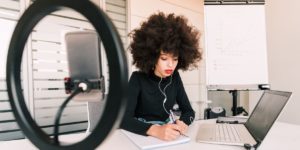 Read more about the article These 12 Ring Lights Will Up Your Selfie Game