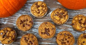 Read more about the article Bake These Low-Sugar, Protein-Packed Vegan Pumpkin Chocolate-Chip Muffins to Ring