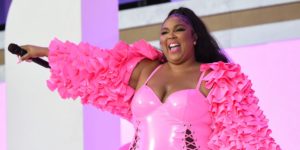 Read more about the article Lizzo’s Favorite Setting Spray Is Currently on Sale Right Now