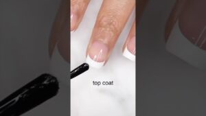 Read more about the article perfect French manicure nail tutorial! diy French tip nail art
