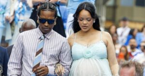 Read more about the article Rihanna Stuns in a Sheer, 2000s-Style Top at the “Smurfs”