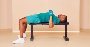 Read more about the article This Beginner’s Weightlifting Plan Is All About Approachable Strength Training