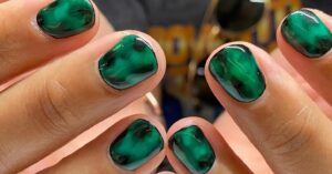 Read more about the article We’re Calling It: Green Tortoiseshell Nails Are Going to Be