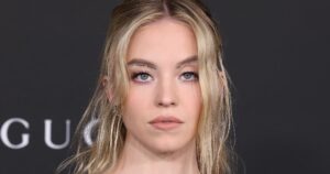 Read more about the article Sydney Sweeney Is Bringing Back the Geode Nail Art Trend