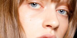 Read more about the article Jojoba Oil Is The Secret To Healthy and Hydrated Hair