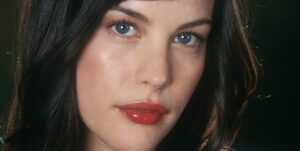 Read more about the article Clinique’s Viral Black Honey Lipstick Is Back In Stock