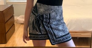 Read more about the article This $48 Loft Skirt Nails the Bandana Trend I Keep