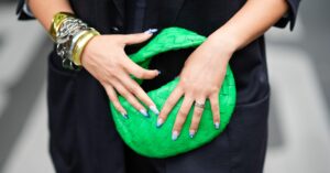 Read more about the article Remember ’90s Sticker Earrings? You’ll Love This Nail Trend