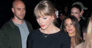 Read more about the article Taylor Swift Announces New Music in an Old Favorite Skirt