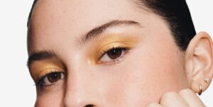 Read more about the article Glossier’s Refillable Eyeshadows Palettes Are Y2K and Olivia Rodrigo Approved