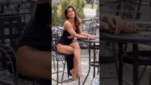 Read more about the article Style Tips from a Stunning Model Elegant Black Dress Fashion