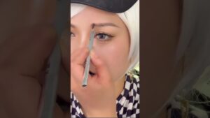 Read more about the article Perfect eyebrows shaping tutorial | makeup tips