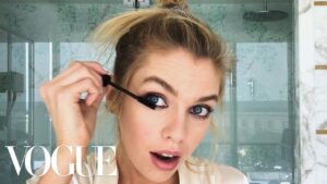 Read more about the article Stella Maxwell’s Perfect Smoky Eye Trick