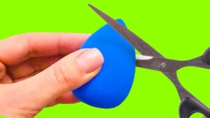 Read more about the article 30 LIFE-CHANGING MAKEUP HACKS EVERY WOMAN SHOULD KNOW