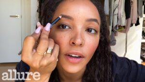 Read more about the article Tinashe’s 10 Minute Beauty Routine For Perfect Eyebrows & Blush
