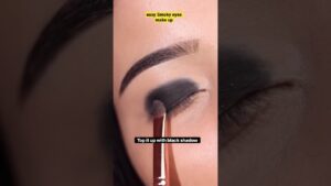 Read more about the article Step by step perfect black Smokey eyemakeup tutorial for beginners