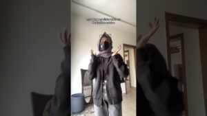 Read more about the article When people ask for fashion advice #shortsvideo #ytshorts #fashion #ootd