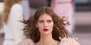 Read more about the article Can Castor Oil Really Transform Your Hair?