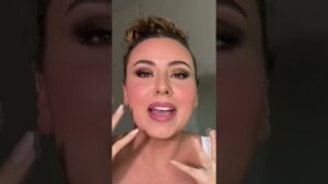 Read more about the article Part 4 What’s your favorite setting spray?! #makeuptips #foundationhack #shorts