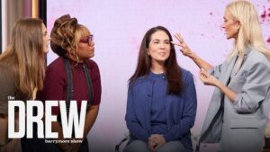 Read more about the article Eyeshadow Show Down: Beauty Expert Zanna Roberts Rassi Reveals Eye