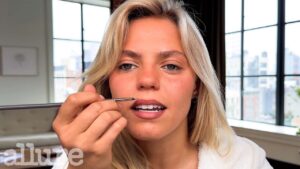 Read more about the article Reneé Rapp’s 10-Minute Routine For A Night Out