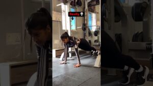 Read more about the article Girls can’t do Pushups #subscribe #youtube #gym #workout #girls #pushup