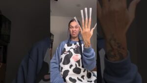 Read more about the article ATTEMPTING 5XL DUCK NAILS FOR THE FIRST TIME #shorts #acrylicnails