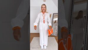 Read more about the article Fashion Tips For Fabulous Ladies Over 50 + #styleafter50 #fashiontrends