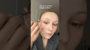 Read more about the article Makeup tips/ winged eyeliner #eyeliner #wingedeyeliner #eyelinertutorial #eyelinermakeup #makeup