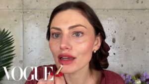 Read more about the article Phoebe Tonkin’s Guide to Heatless Curls and Red Lipstick |