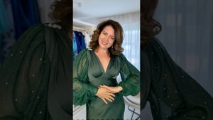 Read more about the article Из простого — в королевское… #irenebutsch #fashionstyle #fashion #tips #dress