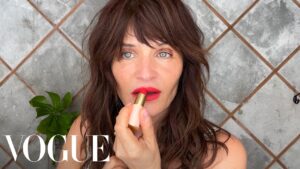 Read more about the article ’90s Supermodel Helena Christensen’s Beach Night Beauty Routine