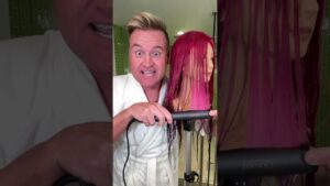Read more about the article Imagine frying your hair like this!! #hairtutorial #hairhacks #hairtips #aespadirtywork