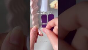 Read more about the article Extend Your Gel Nails: Top Tips for Long-Lasting Shine! #NailCare