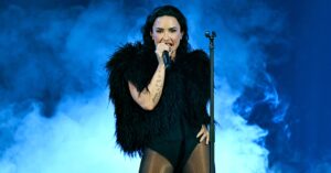 Read more about the article Demi Lovato on Embracing Confidence, 2000s Hair Trends, and Touring