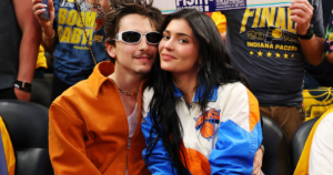 Read more about the article Timothée and Kylie Are the Best Dressed Courtside Couple —