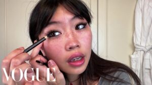 Read more about the article Beabadoobee’s Guide to Faux Freckles and Lived-In Eyeliner