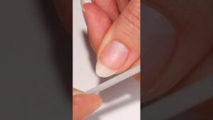 Read more about the article How to Maintain Your Nail Shape